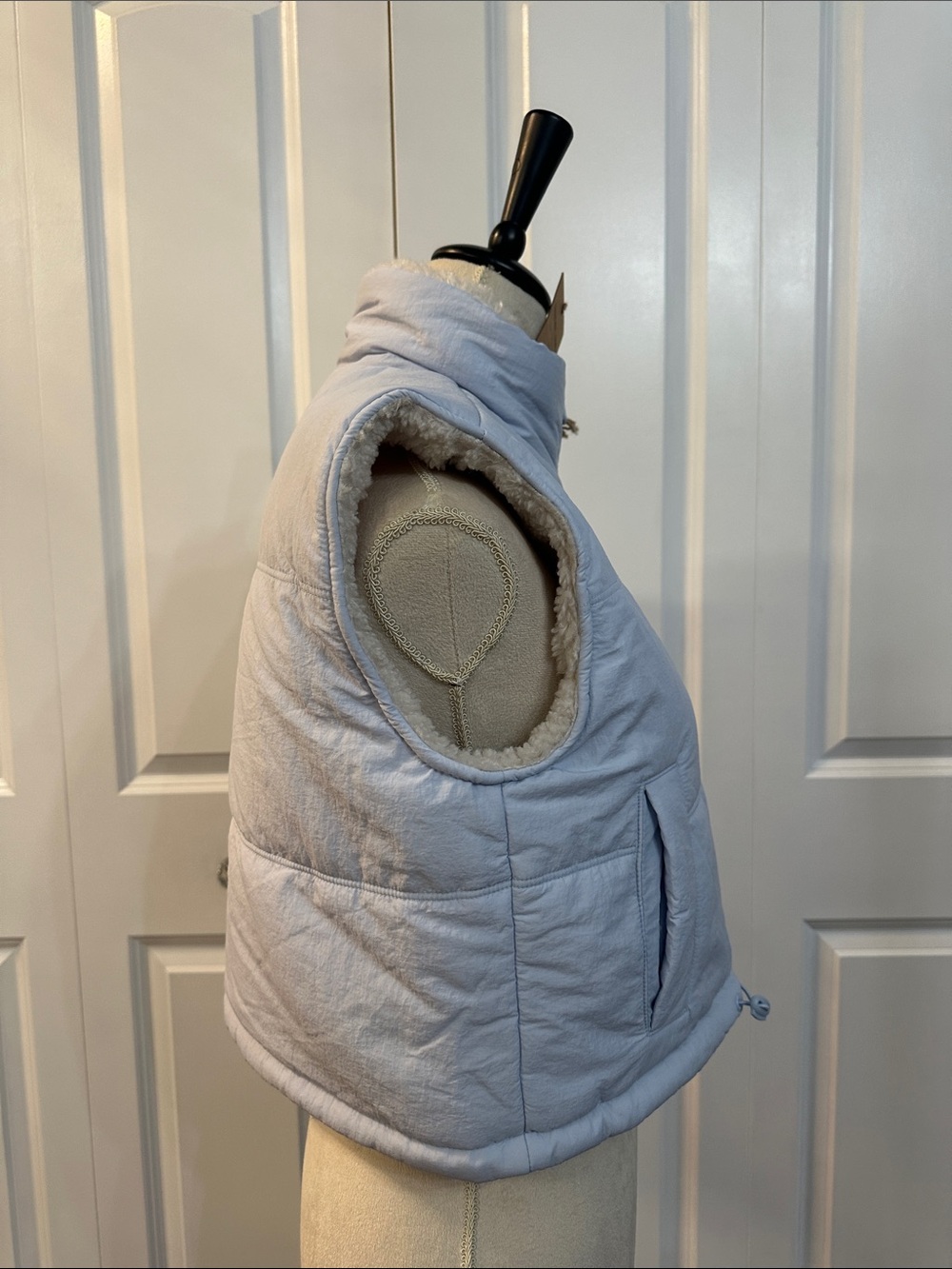New vest with pockets - Picture 2 of 14